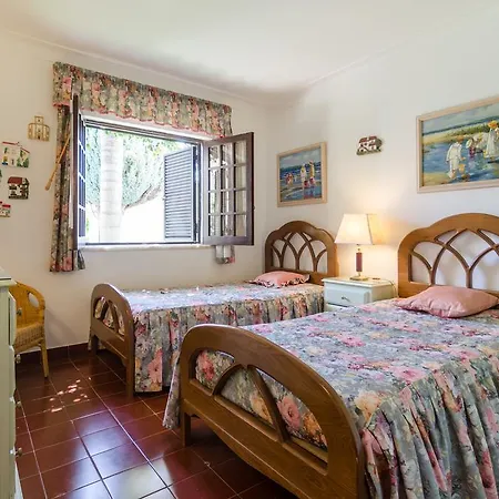 Spacious Villa For 10 With Private Pool Near Albufeira Albufeira