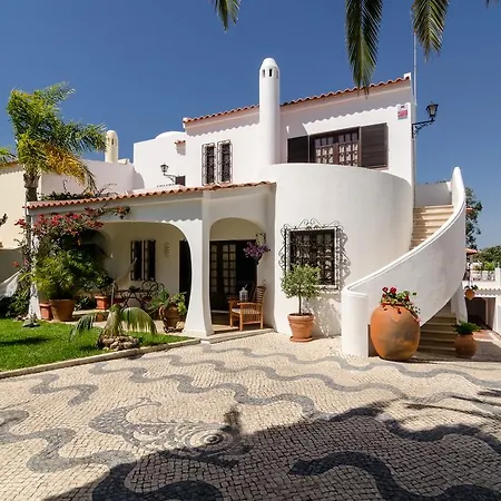 Spacious Villa For 10 With Private Pool Near Albufeira アルブフェイラ