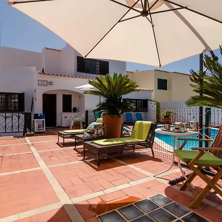 Spacious Villa For 10 With Private Pool Near Albufeira アルブフェイラ
