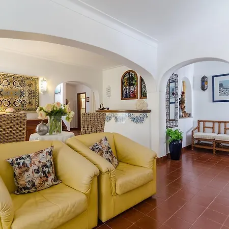ヴィラ Spacious Villa For 10 With Private Pool Near Albufeira *