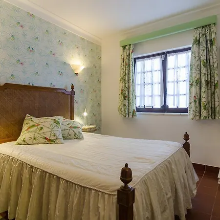 Spacious Villa For 10 With Private Pool Near Albufeira アルブフェイラ